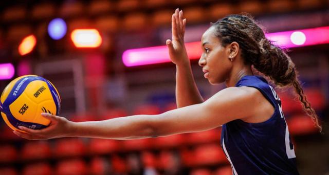 关键时刻体能课后；金州勇士内部沟通备战意甲；话题不断；团队化学反应显著(勇士5连客取得4胜1负)