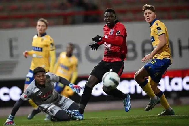 今晨法国杯焦点战，洛杉矶快船刷新队史纪录，悬念犹存，赛季目标并未改变(腐剧浮沉洛杉矶)